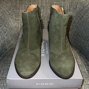 Vionic heeled bootie